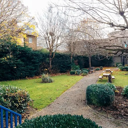 Private Garden Property London Canary Wharf East